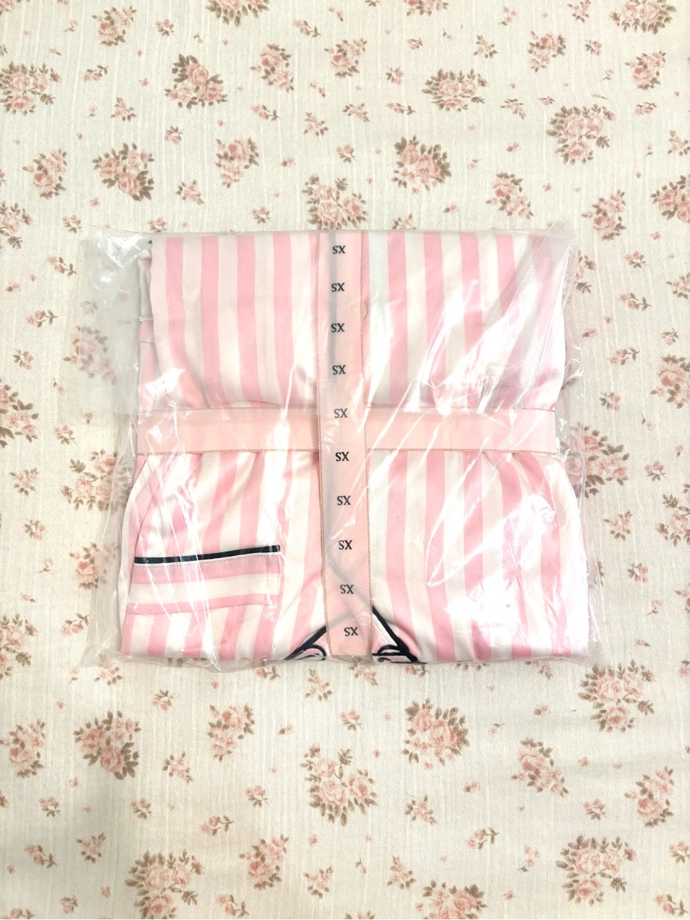 NWT Victoria's Secret Glazed Satin Short Pajama Set Pink Iconic Stripe Size XS - Picture 3 of 3